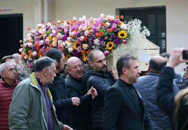 Şükrü Gençoğlu karstas buvo papuoštas gėlėmis