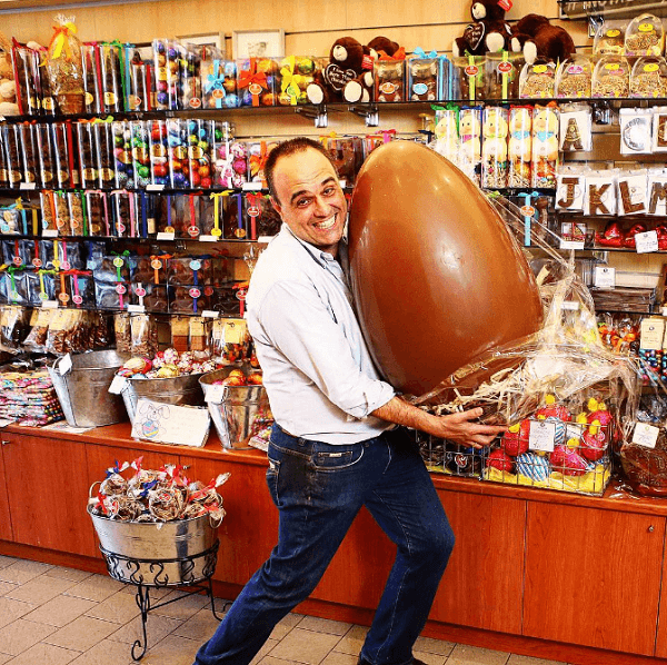 Johnas Kaposas sukūrė „Snapchat“, kurį įkvėpė didelis šokoladinis velykinis kiaušinis.