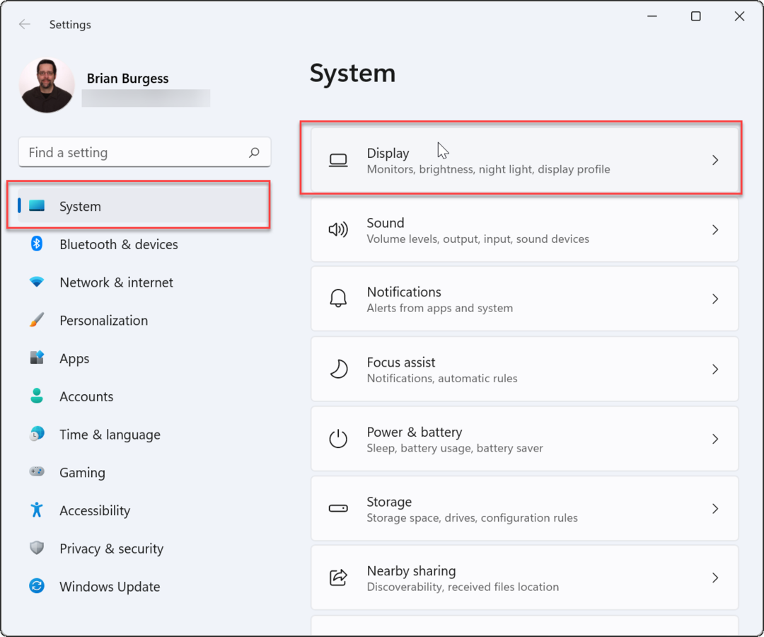 nustatymuose rodoma „Windows 11“.