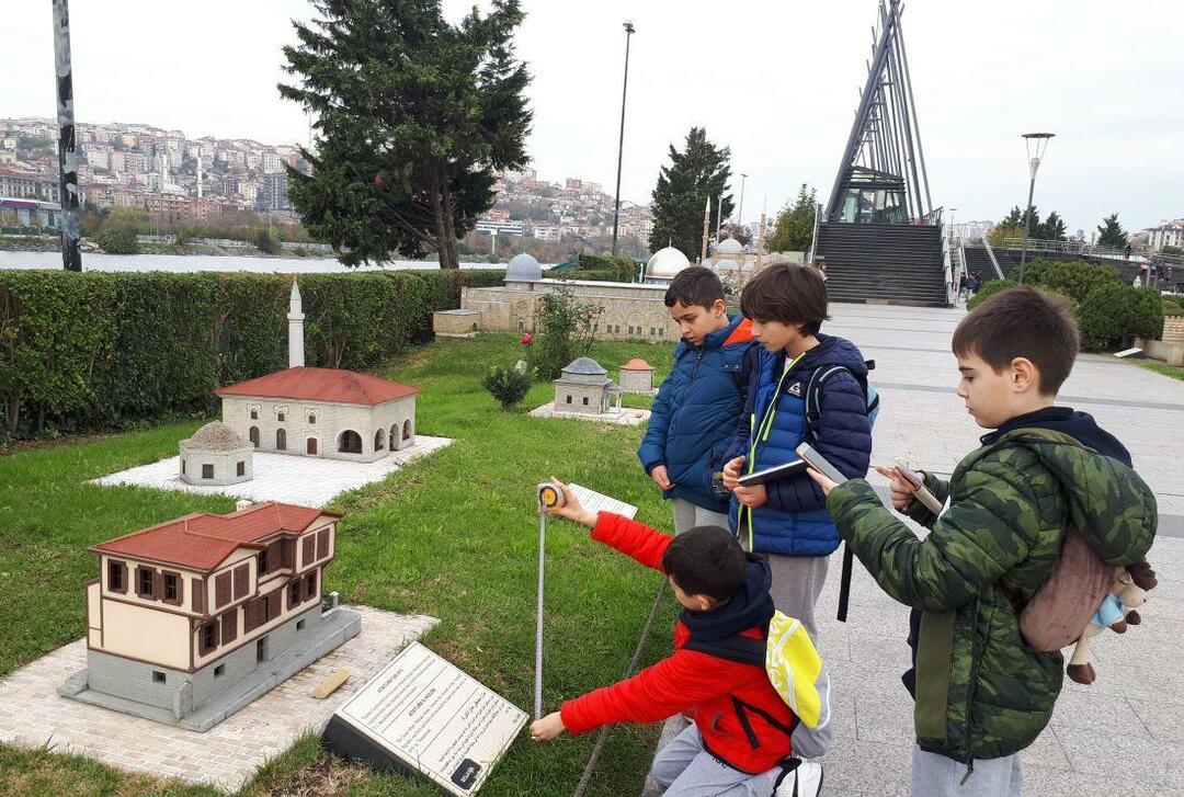 Scenos iš Miniatiūrinio Turkijos parko ir muziejaus