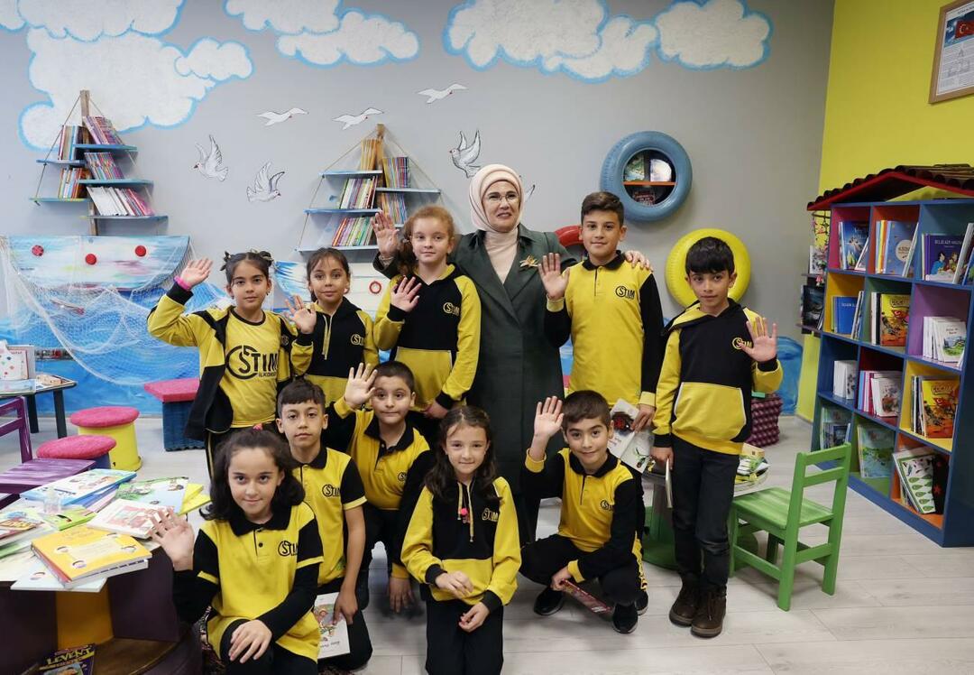 Emine Erdoğan susitiko su vaikais Ankaroje