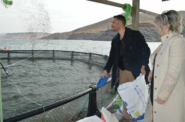 Kürşat Kılıç paliko bankininkystę ir su žmona tapo žuvies gamintoju!