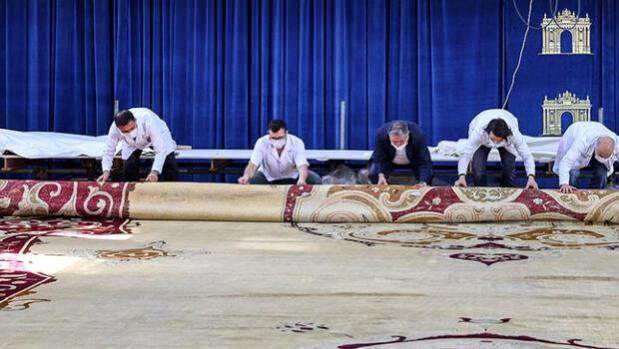 Baigiasi restauruoti didžiausią nacionalinių rūmų kilimą