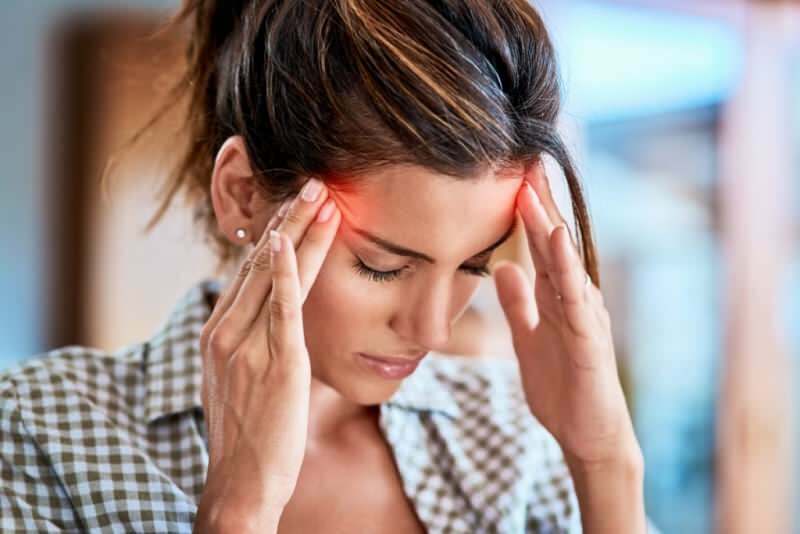 Kas sukelia galvos skausmą? Kaip išvengti galvos skausmo nevalgius? Kuo naudingas galvos skausmas?