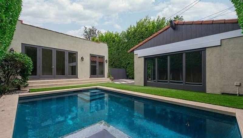 Charlize Theron savo vasarnamio namą parduoda už 1,8 mln. USD!