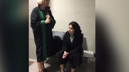 Asena Atalay pirmą kartą buvo pastebėta teismo rūmuose