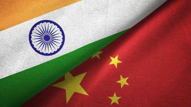 Indija aplenkia Kiniją