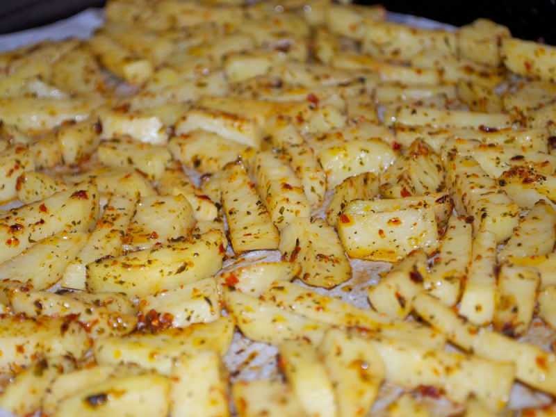 Kaip pasigaminti aštrių bulvių orkaitėje? Lengviausias kepamų aštrų bulvių receptas