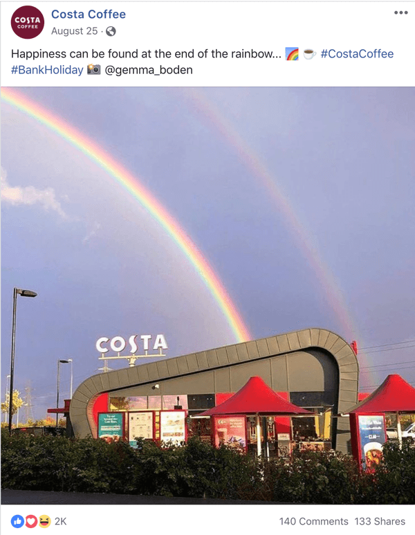 „Facebook Coffee“ įrašų bendrinimo pavyzdys iš „Costa Coffee“.