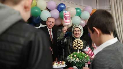 Pirmosios ledi Erdogan įrašas apie „iftar“ vaikus priėmė Meilės namuose
