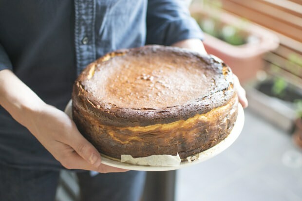Kaip pasidaryti lengviausią San Sebastiano sūrio pyragą? San Sebastiano sūrio pyrago triukai