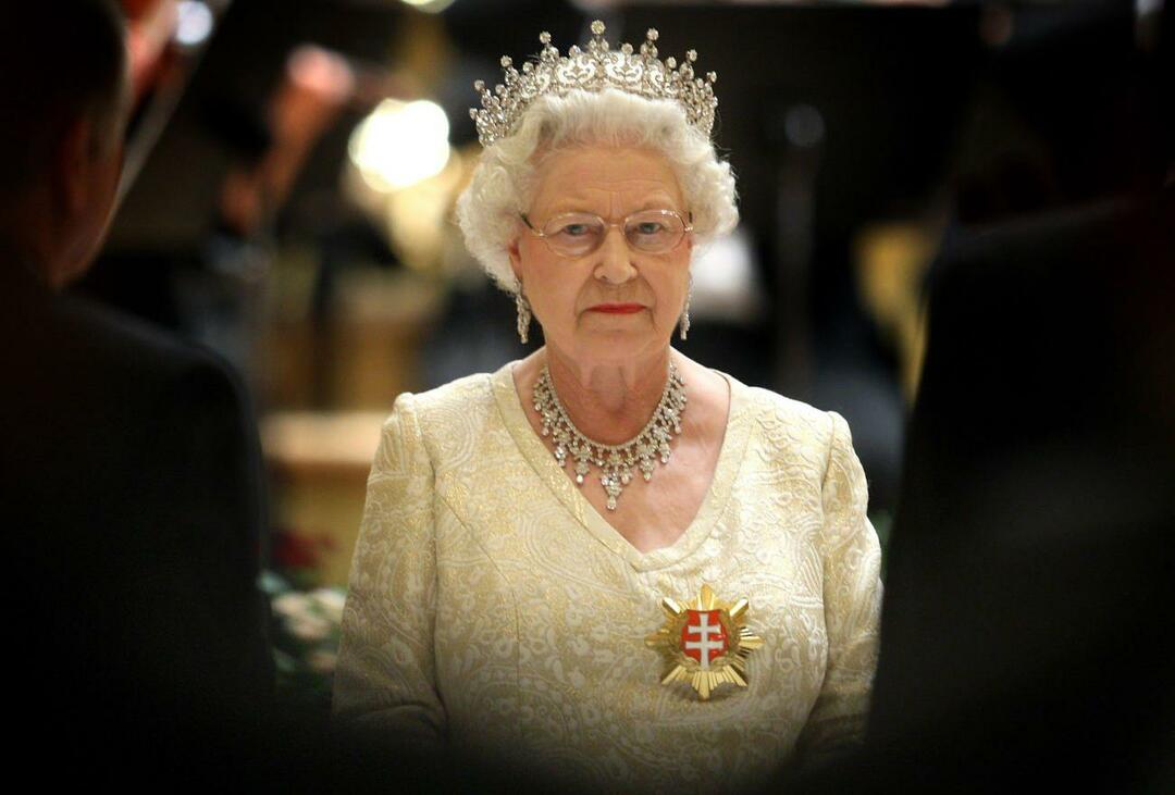 Anglijos karalienė II. Elžbieta