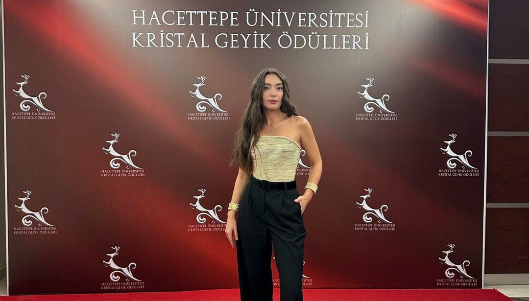  Neslihan Atagül apdovanojimo ceremonijoje 