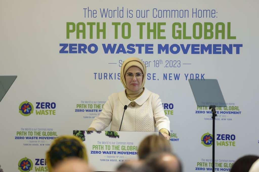 Emine Erdoğan link pasaulinio nulinio atliekų judėjimo programos dalijimosi socialine žiniasklaida