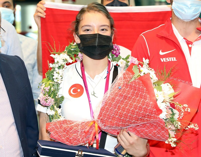 Nacionalinė gimnastė Ayşe Begüm Onbaşı grįžo namo!
