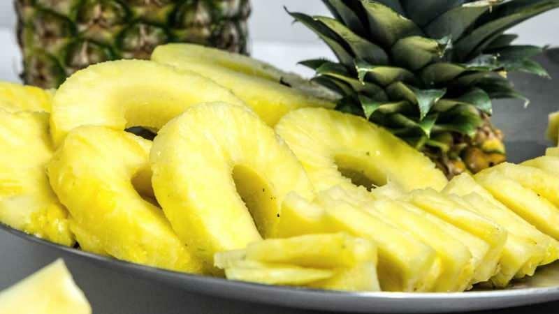 kaip pjaustyti ananasus