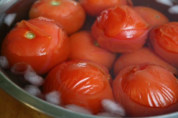Pomidorų lupimo technika