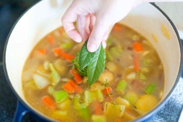 Į žieminę daržovių sriubą galite pridėti mėtų