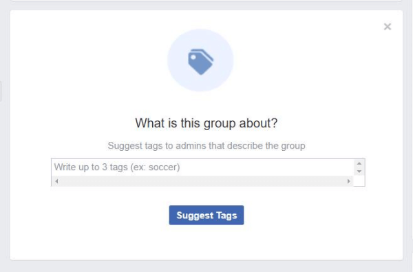 „Facebook“ grupėse rastas iššokantis langas prašo narių pasiūlyti grupę apibūdinančias žymas.