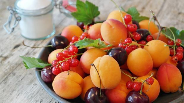 Kurius vaisius reikia suvalgyti per mėnesį?