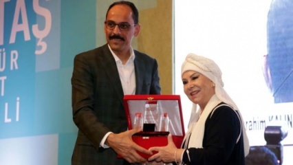 Turkijos liaudies muzikos legenda apdovanojo Bedia Akartürk apdovanojimą