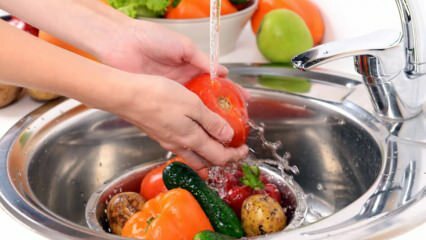 Kaip reikia plauti vaisius ir daržoves? Šios klaidos sukelia apsinuodijimą!
