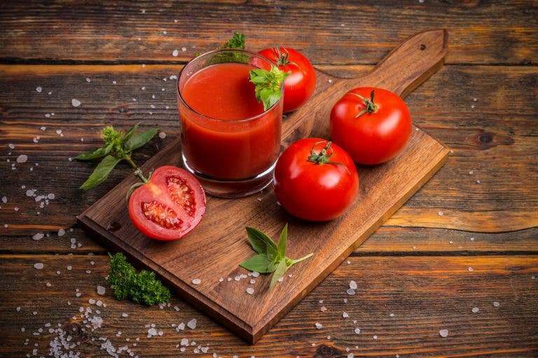 Likopino ypač daug yra vyšniniuose pomidoruose.