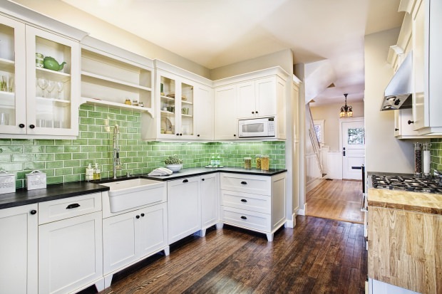 Vanduo žalios spalvos virtuvės dekoravimas