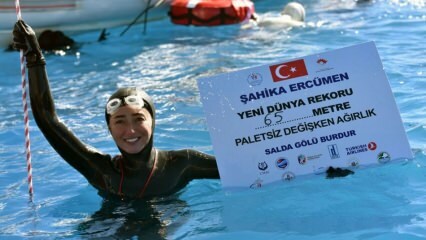 Hahika Ercümen įveikė pasaulio rekordą nusileisdamas 65 metams!