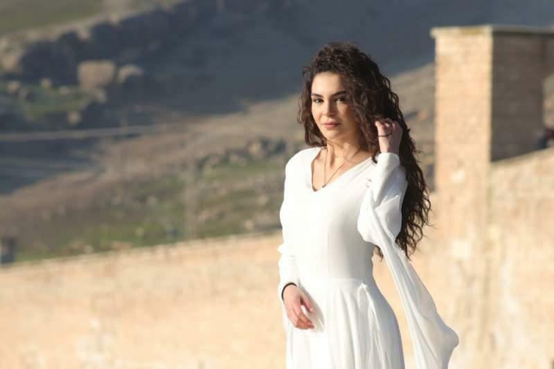 Aktorė Ebru Şahin mokosi savo naujojo serialo „Destan“!