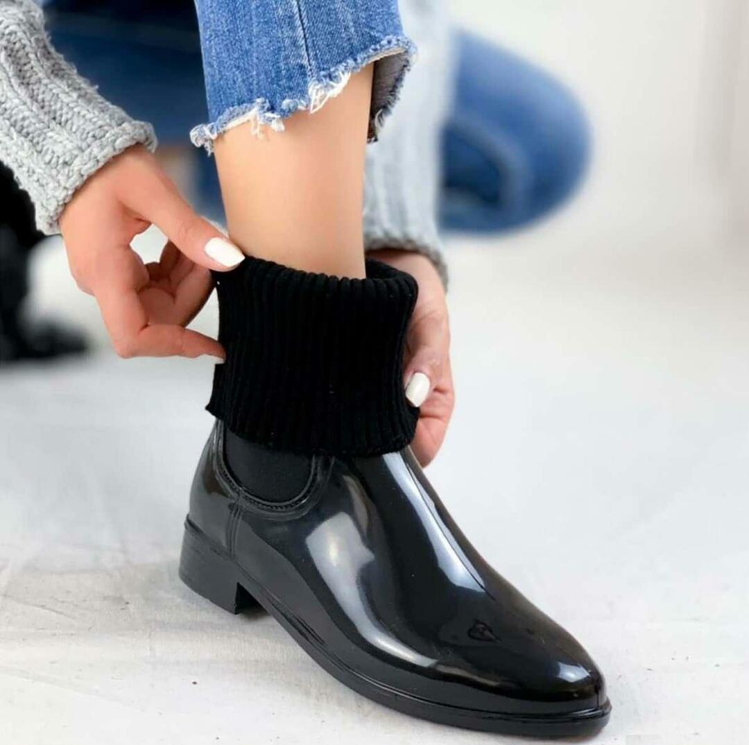 Juodos kojinės elastiniai lietaus batai