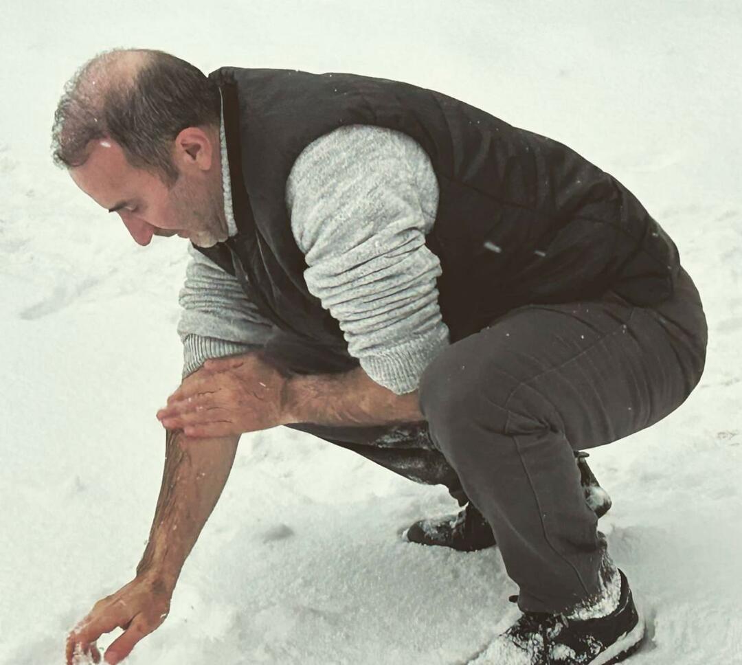 Ömer Karaoğlu apsiprausė sniegu
