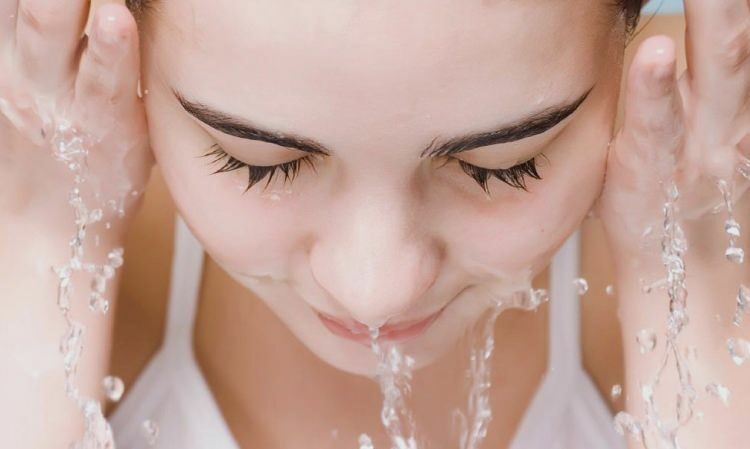 Norėdami tinkamai valyti odą: giliai nuvalykite odą
