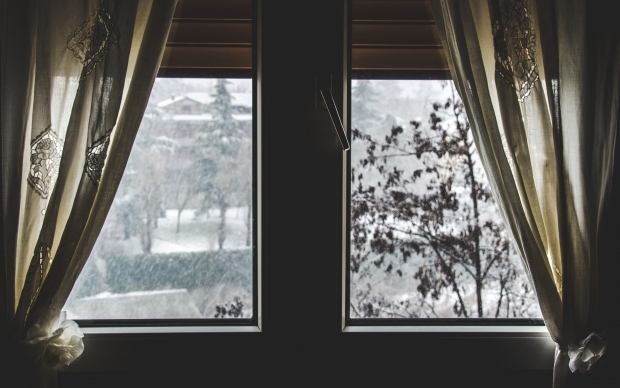 Kokie būdai žiemą išlaikyti šiltą? Kaip namų interjeras yra šiltas?