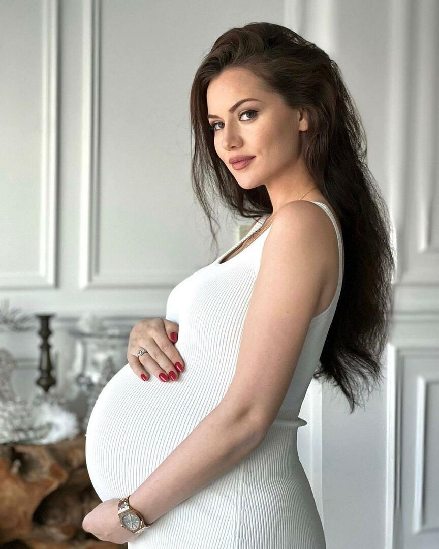 Fahriye Evcen antrą kartą tapo mama