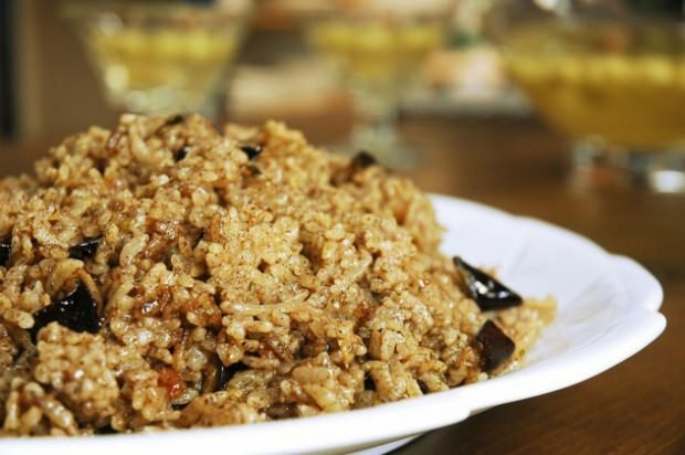 Kaip pagaminti skanius baklažanų ryžius?