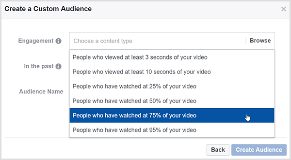 Dialogo lange „Sukurti pasirinktą auditoriją“ „Facebook“ yra parinktys, kaip nukreipti skelbimus žmonėms, kurie žiūrėjo tam tikrą jūsų vaizdo įrašo procentą.