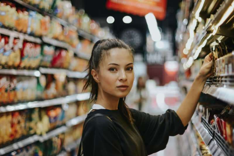 Kokių atsargumo priemonių reikia imtis norint apsipirkti maisto produktuose?