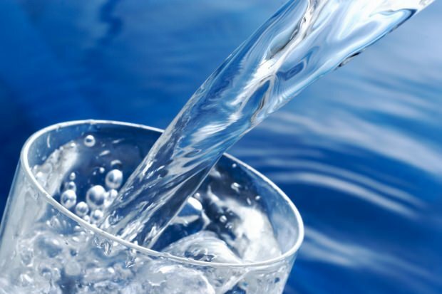 Ar geriant vandenį priaugama svorio? Kiek litrų vandens reikia išgerti per dieną norint numesti svorio? Jei naktį geriate vandenį ...