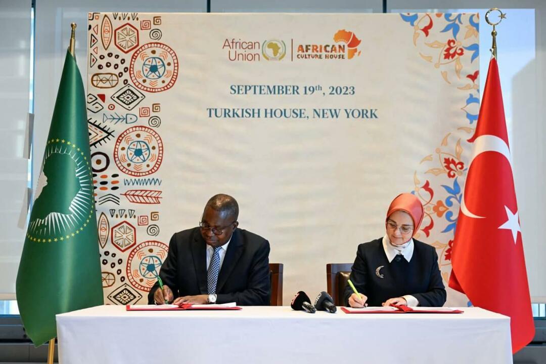 Buvo pasirašytas susitarimo memorandumas tarp Afrikos kultūros namų asociacijos ir Afrikos Sąjungos