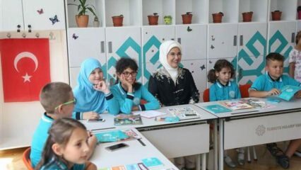 Pirmoji ledi Erdoğan lankėsi Maarif mokyklose