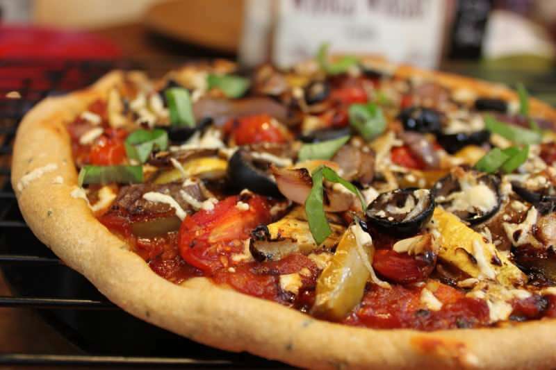 Lengviausias daržovių picos receptas! Kaip pasigaminti daržovių picą namuose?