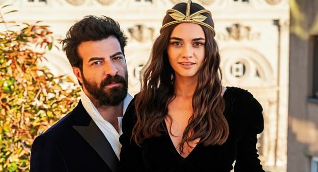 Aktorius Hande Soral ir jo žmona İsmail Demirci ragina „likti namuose“