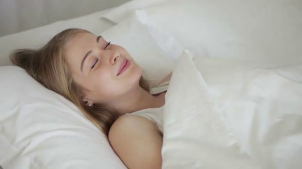 Ką reikėtų daryti norint sveikai išsimiegoti