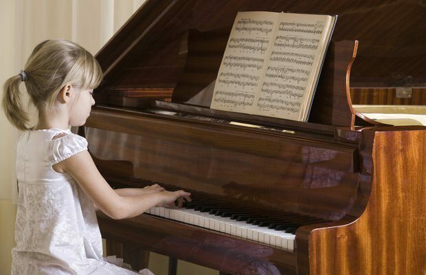 Kokio amžiaus vaikai gali groti muzikos instrumentais?