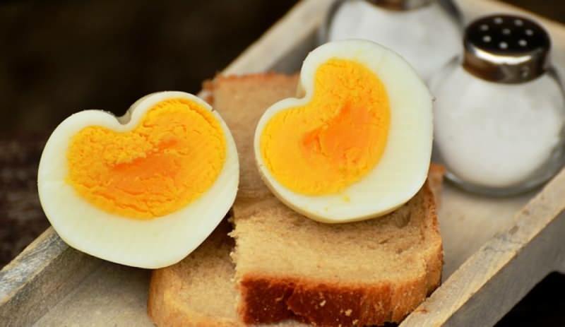 Kaip reikia laikyti virtą kiaušinį? Idealiausio kiaušinių virimo patarimai