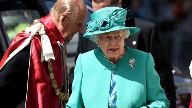 Anglijos karalienė 2. Elizabeth savo rūmuose ieško valymo personalo! Laimei rasti negyvą musę ...