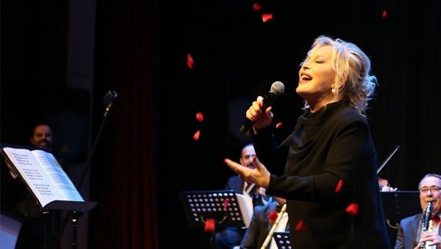 Emelis Sayınas: Šiose dainose yra dar viena magija