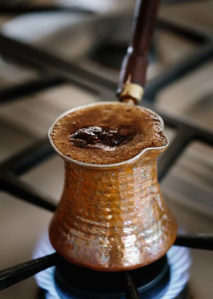 Kaip pašalinti kavos kartumą? Turkiškos kavos skausmo malšinimo būdai