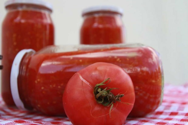 Kaip namuose gaminti konservuotus pomidorus? Patarimai, kaip paruošti žiemmen menmeną